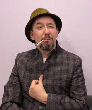 Сценарист Ник Платине