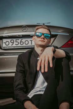 Сценарист Олег Лозов