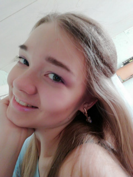 Сценарист Юлия Kabushko