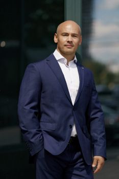 Инвестор / актёр / политик. Александр Гареев