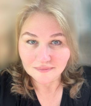 Сценарист, писатель, поэтесса Юлия Фаона