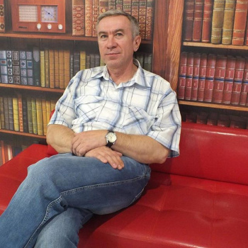 писатель Alexander Molodtsov