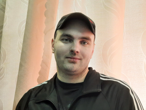 Сценарист Алекс Фокс