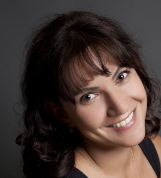 киносценарист, писатель, журналист Anna Karakova