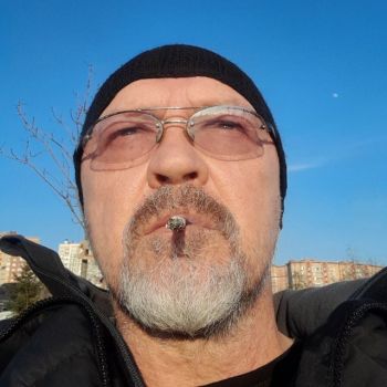 Сценарист, декоратор, бутафор Михаил Серов