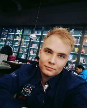 Сценарист Максим Бизин