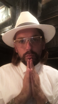 Сценарист Олег Зайцев