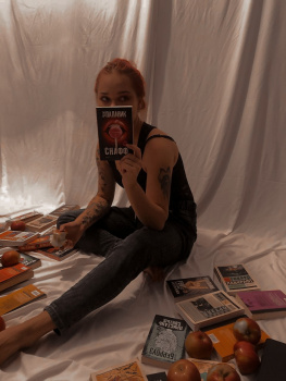 Сценарист Кира Дикореджмент