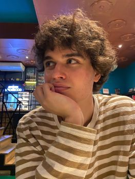 Сценарист Владислав Курик