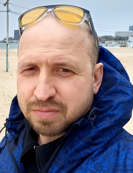 писатель Maxim Romanenko