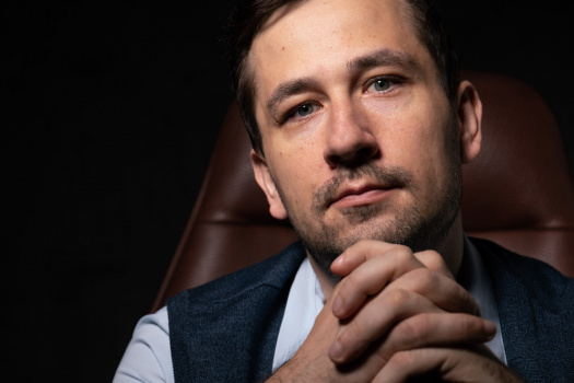 неСценарист Roman Zavadsky