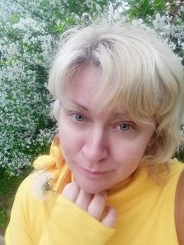 Сценарист, автор песен и стихов Vera Abrosimova