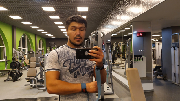 Сценарист Кахра Бидинид