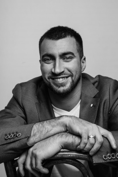 Сценарист, Режиссёр. Александр Артемьев