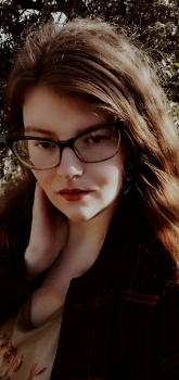 Сценарист, режиссёр, актёрский агент Aksana Zinkevich